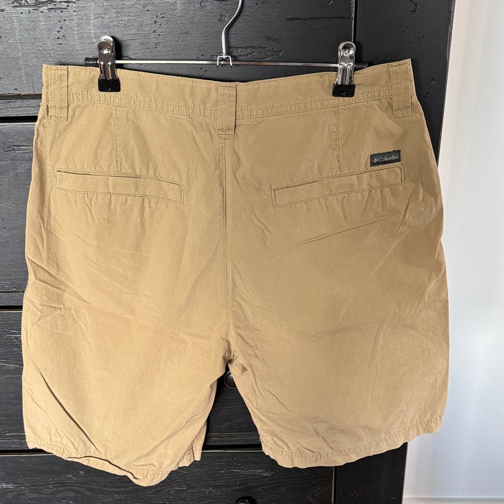 Columbia Khaki Brown Shorts